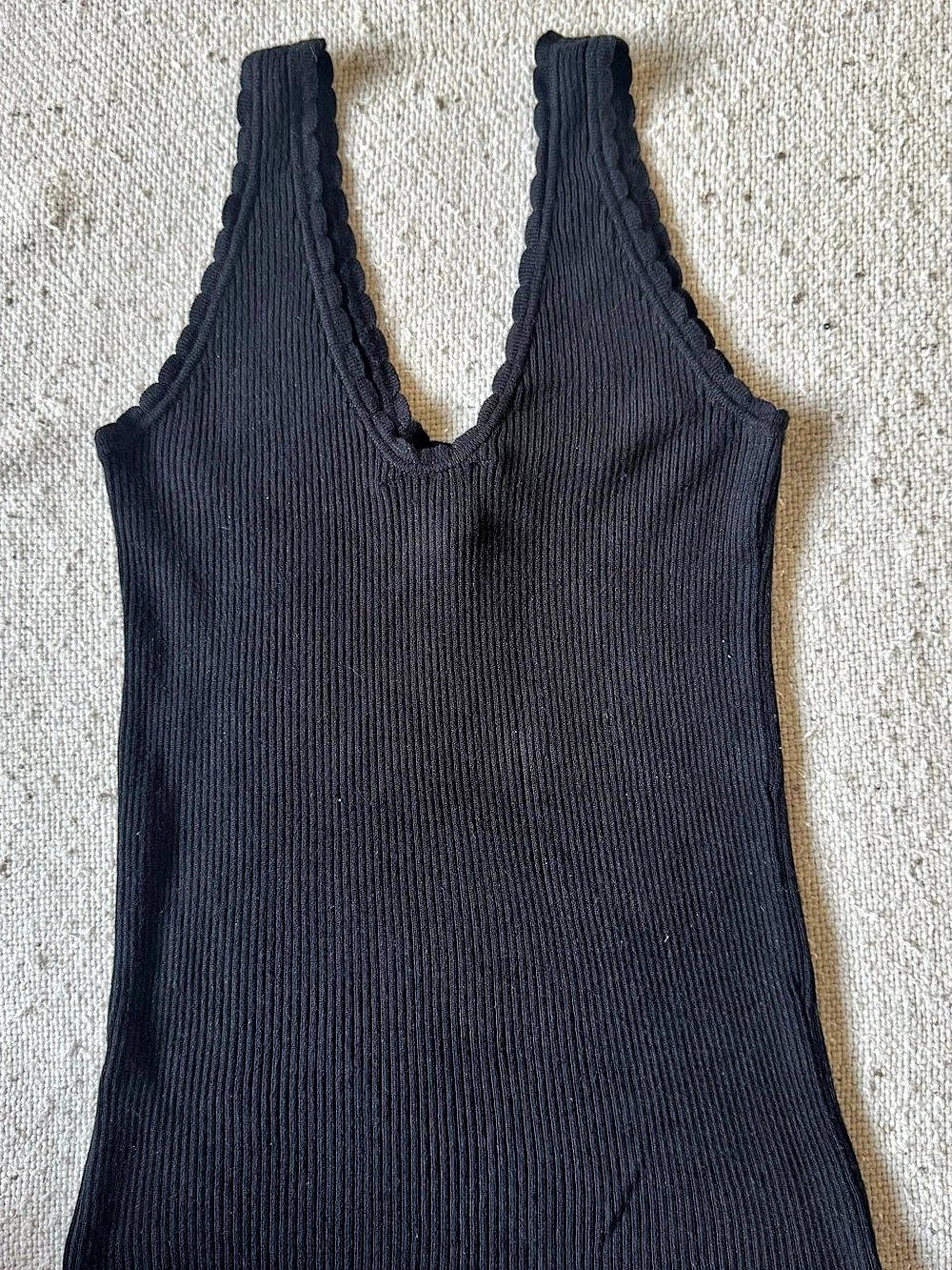 Tuckernuck Heidi Women’s S Black Scalloped Rib Knit Tank Top Sleeveless